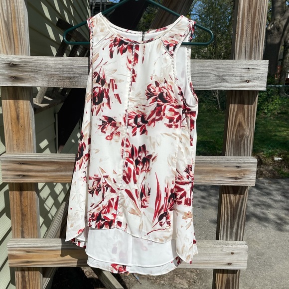 WHITEHOUSE BLACK MARKET TOP - Picture 3 of 3